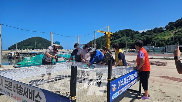 여수시(시장 정기명)가 7월 11일부터 11월 21일까지 물류 취약지역인 10개 섬을 대상으로 생활 물품과 배달 음식 등을 드론으로 배송하는 ‘섬 드론 배송 상용화 사업’을 본격 추진한다고 밝혔다.