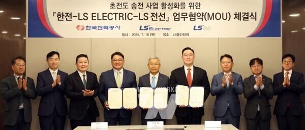협약식후 기념촬영_왼쪽부터 구자균 LS ELECTRIC 회장, 김동철 한전 사장, 구본규 LS전선 대표이사2. 협약식후 기념촬영