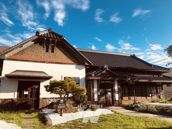 오는 23일 퇴근길 문학 콘서트가 열릴 예정인 타오르는강문학관.