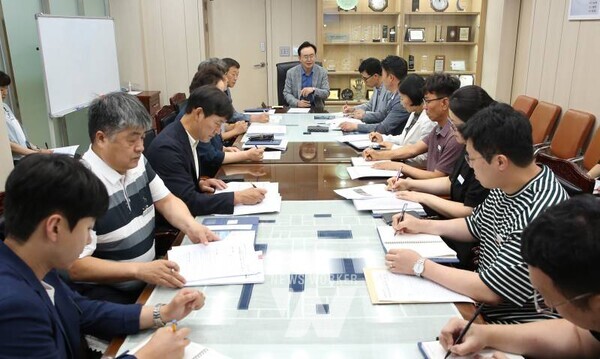 윤병태 나주시장은 11일 방문판매 피해 예방을 위한 관련 부서장 긴급 대책 회의를 주재했다. (사진제공-나주시)