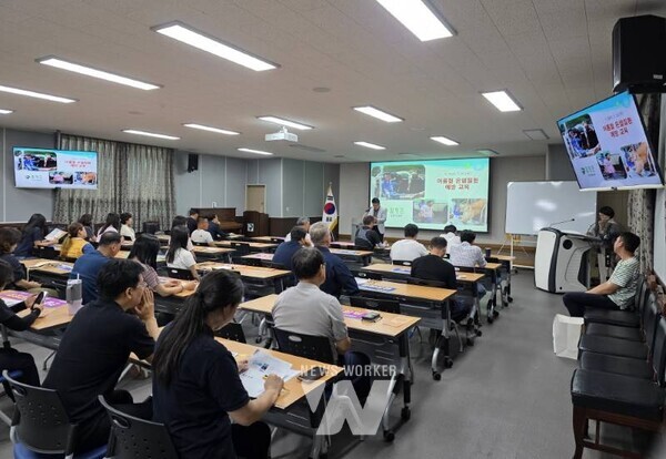 함평군은 지난 10일 농업기술센터 전 직원을 대상으로 한 ‘온열질환 예방 및 소방안전 교육’을 농업기술센터 교육관에서 진행했다.