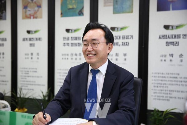 윤병태 나주시장이 지역 청년단체와 정책 간담회를 열고 청년이 체감할 수 있는 정책을 논의했다.(사진제공-나주시)