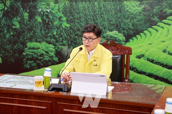 폭염 풍수해 총력 대비 및 민생회복 소비쿠폰 지급을 위한 보성군 신속대응 확대 간부회의를 했다(김철우 보성군수)
