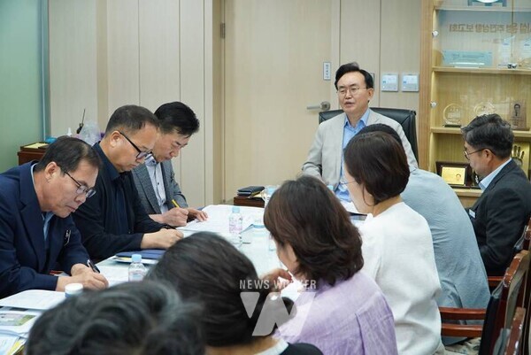 윤병태 시장이 혁신도시 복합시설 추진상황 보고회를 주재하고 있다.(사진제공-나주시)