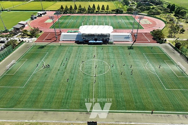 벌교스포츠센터에서 축구를 하고 있다(드론)
