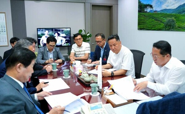 전남 고흥군(군수 공영민)은 지난 15일 공영민 군수가 국정기획위원회와 국회를 방문해 고흥군의 주요 SOC(사회간접자본) 사업 및 지역 현안 사업이 국정과제에 반영될 수 있도록 적극 건의했다