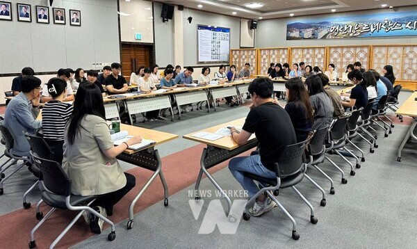 나주시가 읍면동 행정복지센터 담당자와 콜센터 직원을 대상으로 민생회복 소비쿠폰 지급 준비 교육을 진행했다. (사진제공-나주시)