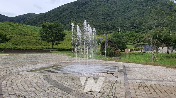 동구리 호수공원 바닥분수 가동 모습