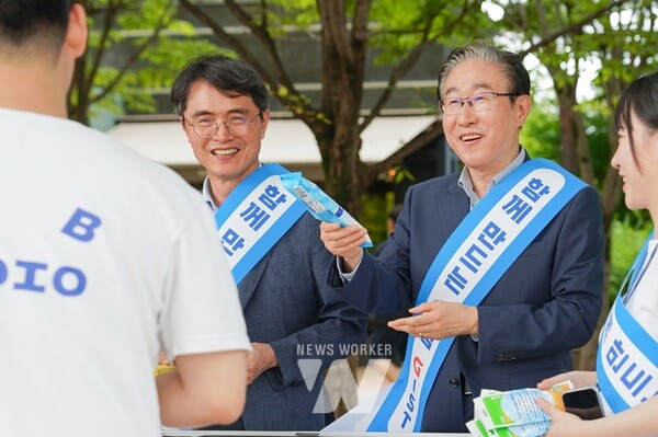 사진1_GIST ‘청렴한(寒) 날 - 부패온도 낮추기’ 행사에 임기철 총장과 정성호 교학부총장 참석해 구성원들과 청렴 실천의 의미 나눠