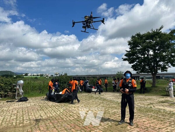 광주광역시소방안전본부는 최근 집중호우로 실종된 시민 A씨(80대 중반)을 찾기 위한 가용 소방력을 총동원해 수색작업을 벌이고 있다.