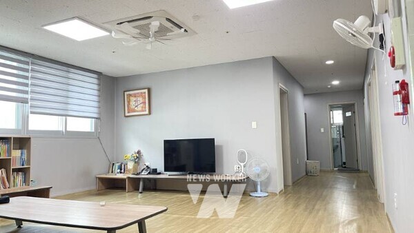 전라남도는 연일 계속되는 기록적인 폭염과 열대야로부터 아동의 건강을 지키기 위해 지역 아동복지시설과 어린이집 등 아동 이용시설 532개소에 냉방비를 긴급 지원키로 했다.