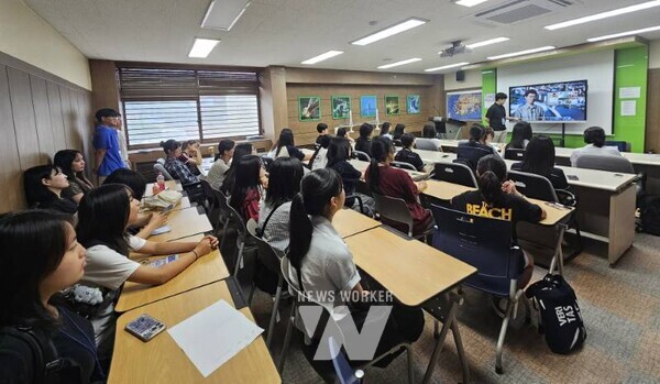 중·고등학교 여학생의 이공계 진로 탐색을 지원하기 위해 23일 국립목포대학교에서 ‘창의공학 전공 체험 및 실험실 견학’ 행사가 열렸다