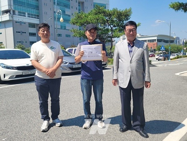 협동조합 개혁과 감시를 위한 연대회의가 24일 오전 해남농협 하나로마트 뇌물 상납 범죄와 관련해 현 조합장에 대한 고발장을 전남도경찰청에 접수했다.