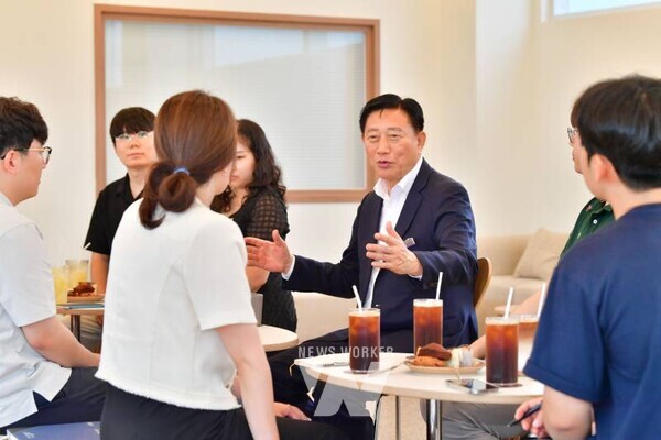 전남 장성군이 민선8기 대표 공약 가운데 하나인 ‘대학생 등록금 지원사업’ 1학기분 학비 지원을 마무리했다