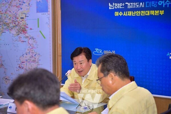 전남 여수시(시장 정기명)는 폭염과 태풍, 집중호우, 한파 등 사계절 자연재난에 선제적으로 대응하기 위해 365일 24시간 재난안전 체계를 가동 중이다.