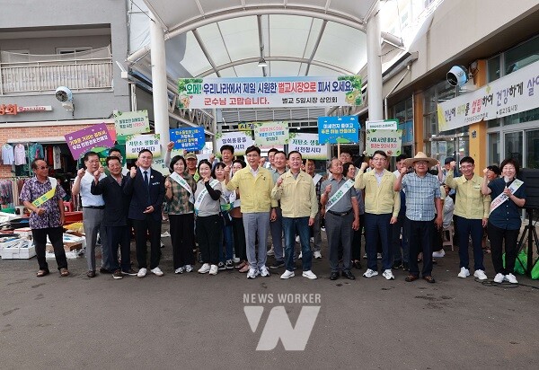 여름철 폭염으로부터 주민과 상인, 시장 방문객을 보호하기 위해 벌교 전통시장 일대에 쿨링포그(Cooling Fog) 시스템 설치를 완료해 가동하고 있다