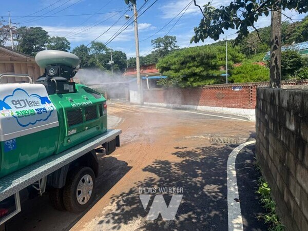 전남 장성군이 풍수해 감염병 예방을 위한 선제적인 방역에 나섰다.
