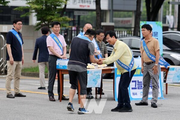 광주시 광산구가 지난 24일 광주우편집중국 온열질환 예방 캠페인을 진행했다.