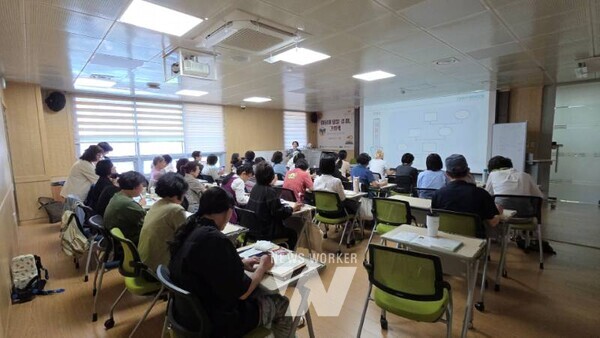 광양희망도서관은 지난 6월 10일부터 7월 30일까지 운영한 ‘2025 길 위의 인문학’ 프로그램이 총 451명의 시민이 참여한 가운데 성황리에 마무리됐다