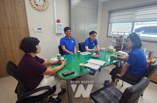 장흥군은 지난 21일부터 30일까지 수출기업 35곳을 방문해 현장의 생생한 목소리를 듣고 수출확대 지원과 관련 시책발굴에 나섰다.