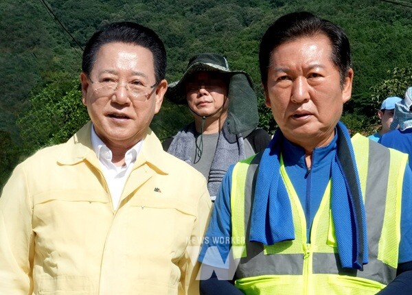 정청래 민주당 대표와 김영록 지사(나주 다시면 수해복구 봉사활동 당시)