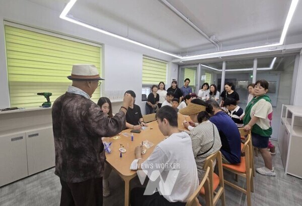 최근 진도군 옥주골 창작소에 제주도에서 거주하는 소아암과 백혈병 환아 가족 32명이 방문했다.