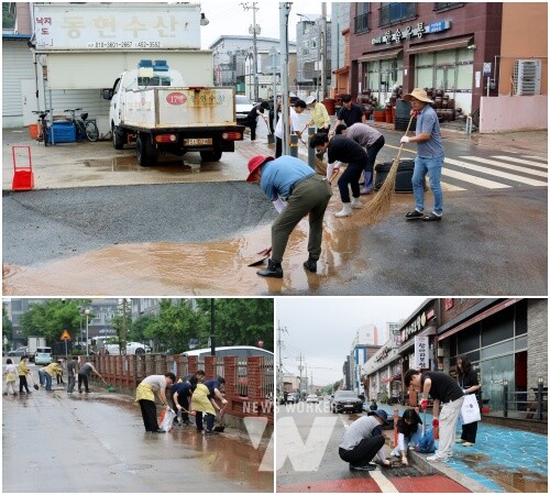 4일 무안읍에서 전 직원이 집중호우 피해 복구 활동을 하고 있다.