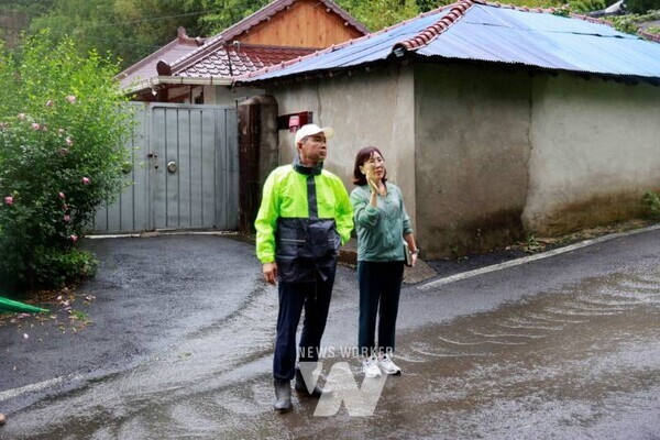 김철우 보성군수가 집중 호우 대비 읍면 현장을 점검하고 있다