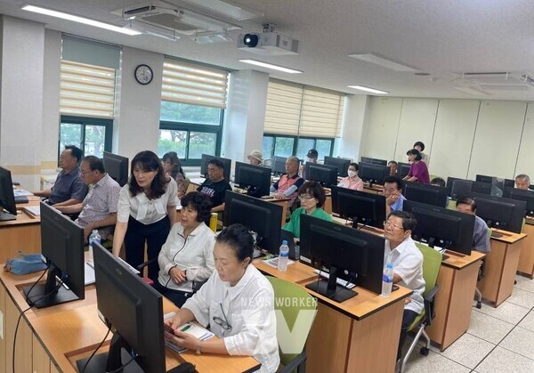 전남 영암군(군수 우승희) 공직자 참여로 물꼬를 튼 인공지능(AI) 활용 교육을 영암군민 수업까지 확대했다.