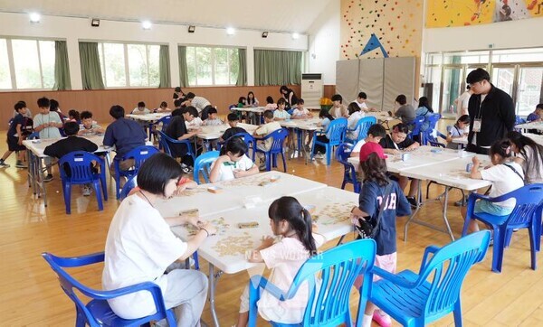 국립목포대학교(총장 송하철) 전남다문화교육발전특구사업단은 지난 7월29일부터 8월1일까지 목포시 청소년 수련원에서 전남 지역 초·중학교 이주 배경 학생을 대상으로 ‘2025. 다문화 캠프 우리사이 친구사이’를 개최했다