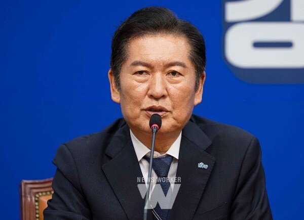 발언하는 더불어민주당 정청래 대표