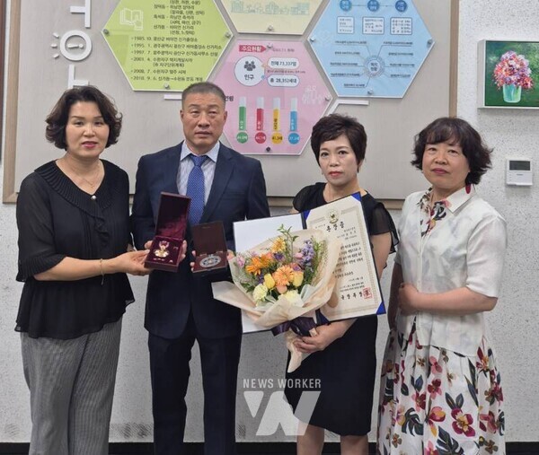 광산구가 7일 수완동행정복지센터에서 6·25참전 유공자인 고(故) 송기모 상병 유가족에게 화랑무공훈장과 증서를 전달했다.