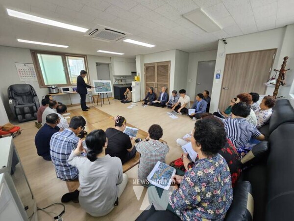 전남 영광군(군수 장세일)은 지난 7일(목), 극한호우로 인한 영광읍 상가 반복 침수지역(제일펌프 인근) 주민들을 대상으로 주민설명회를 개최했다.