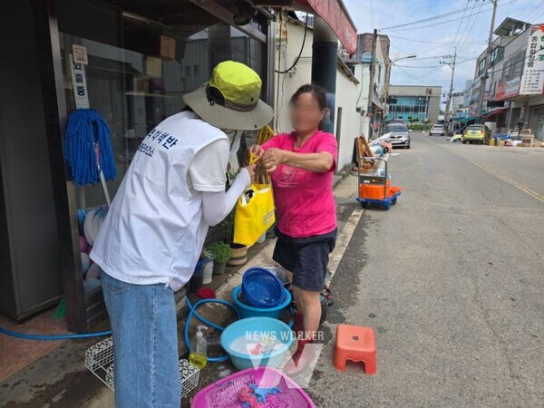 전남 함평군이 최근 집중호우로 인한 감염병 2차 피해를 막기 위해 긴급 방역 활동에 나섰다.