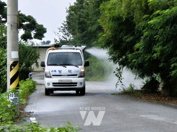 장성군이 하절기 모기 방역에 주력하고 있다.