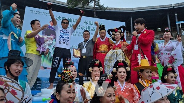 고흥군 홍보대사 조승환, 중국서 ‘얼음 위 맨발 오래 서있기’ 세계신기록 경신
