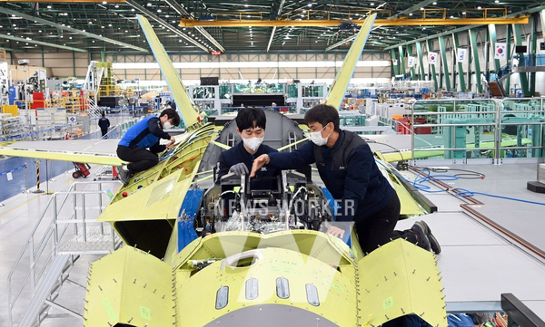 KAI 본사 고정익동 KF-21 생산 현장