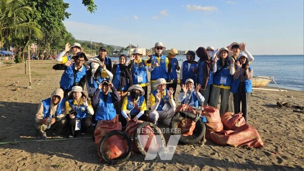 국립목포대 하계 해외봉사단과 IAIN Parepare 학생단 해변 정화 협업 활동