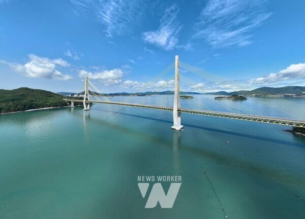 오는 9월 13일부터 14일까지 1박 2일간 개최되는 ‘2025 고흥 블루마린 자전거 여행’ 신청이 조기 마감되며 큰 관심과 호응을 얻고 있다