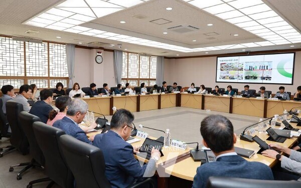 베트남 국제식품박람회 참가 성과 공유회가 지난 18일 각 실과소장과 읍면장이 참여한 가운데 함평군청 소회의실에서 성공적으로 마무리됐다