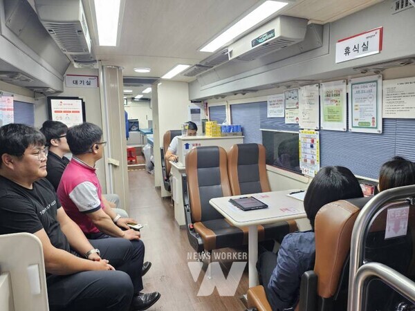 전남 진도군은 혈액 수급이 불안정한 여름철을 맞아 지난 12일(화) 오전 10시부터 오후 4시까지 진도읍 철마광장에서 헌혈 행사를 진행했다.