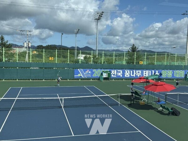 전남 영광군(군수 장세일)은 지난 15일부터 18일까지 4일간 열린 ‘2025 전국 꿈나무 테니스 영광대회’를 성공적으로 마무리했다