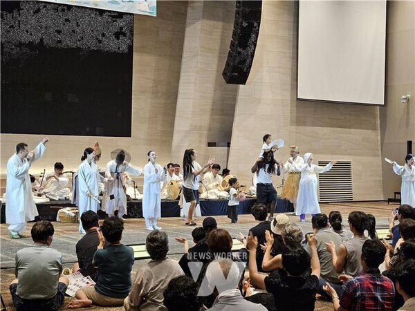 ‘2025 하계 진도다시래기 강습회(전통과 민속문화의 현재를 잇다)’가 지난 6일부터 10일까지 4박 5일 동안 진도군 무형유산 전수관에서 성황리에 진행됐다.