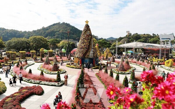 함평군은 21일 문화체육관광부 ‘대한민국 숙박세일 페스타’와 코레일 ‘지역사랑 철도여행’을 통해 함평군 관광 시 숙박비와 교통비 등 2인 기준 최대 19만 원 상당의 혜택을 제공한다