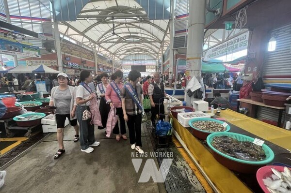 소상공인 경영 회복과 민생 회복 소비쿠폰 소비 촉진 캠페인’이 지난 22일 함평천지전통시장에서 성황리에 마무리됐다