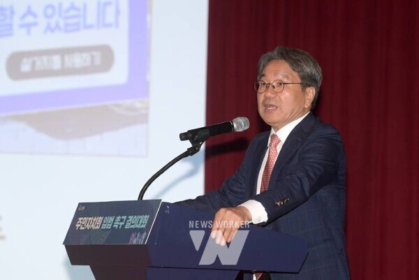 강기정 광주광역시장이 25일 오후 시청 대회의실에서 열린 주민자치회 입법 촉구 결의대회에 참석해 인사말을 하고 있다. /광주광역시 제공