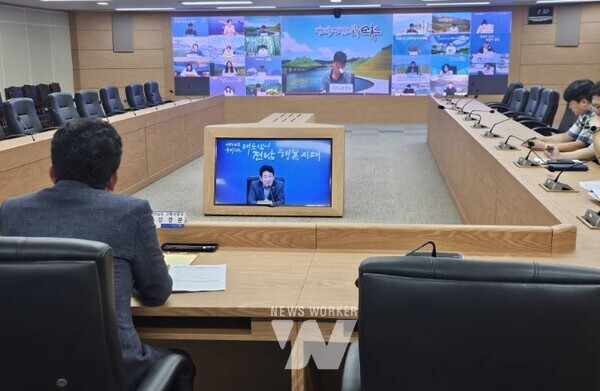 전라남도는 26일 도청에서 22개 시군 담당과장 등 30여 명이 참석한 가운데 고향사랑기부금 3년 연속 1위 달성을 위한 도-시군 영상회의를 개최했다.
