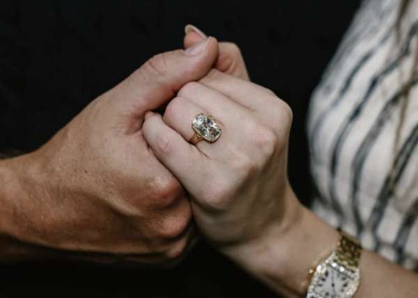 테일러 스위프트의 55억 달러짜리 다이아몬드 약혼반지 [사진=테일러 스위프트 인스타그램]