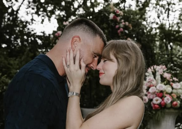 약혼한 테일러 스위프트(오른쪽)와 트래비스 켈시 [사진=테일러 스위프트 인스타그램]