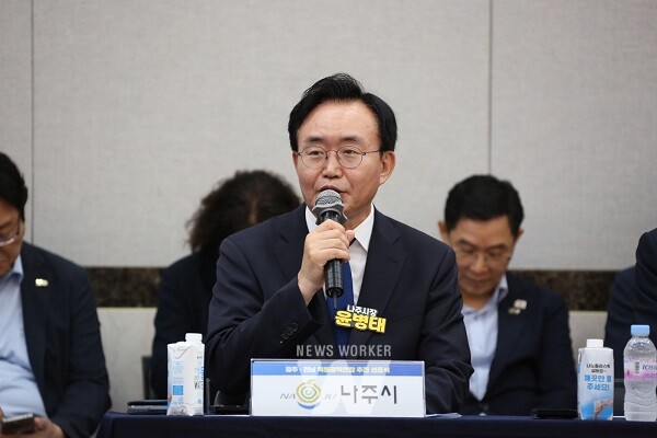 윤병태 나주시장이 특별광역연합 선포식에 참석해 인사말을 하고 있다. (사진 제공-나주시)